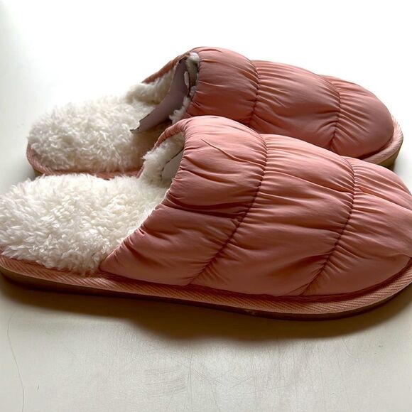 HOST PICK Alfani Pink Puffy Slippers Sz M - Picture 2 of 3